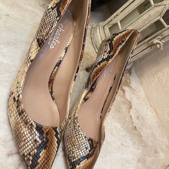Charles by Charles David beige snake print pumps Sz 8 - Picture 3 of 10
